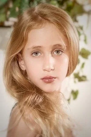  Ava Kolker photo