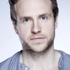 Photo star : Rafe Spall
