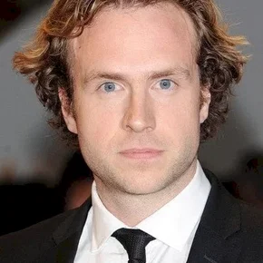 Photo star : Rafe Spall