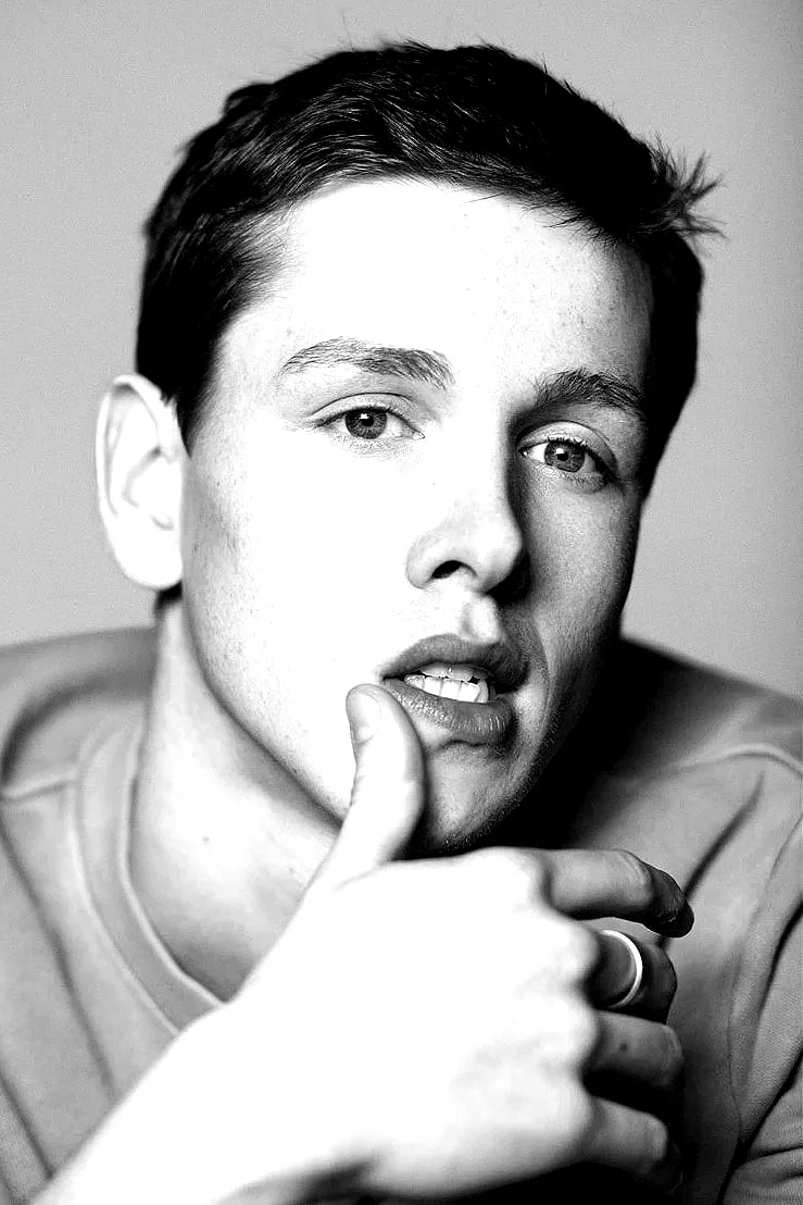  Harris Dickinson
