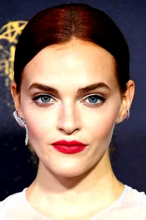  Madeline Brewer