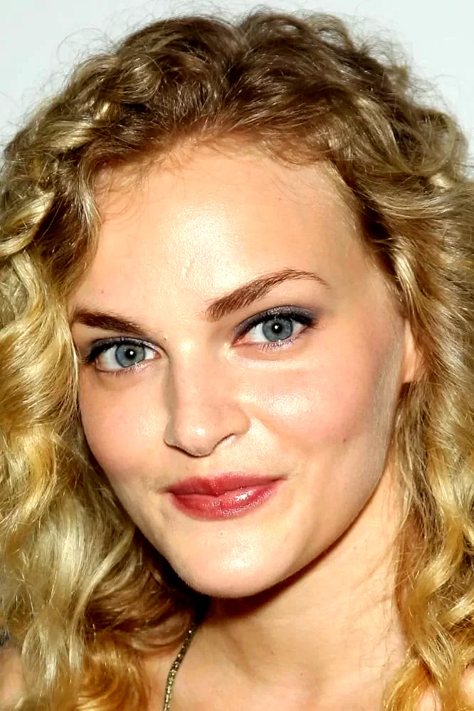  Madeline Brewer