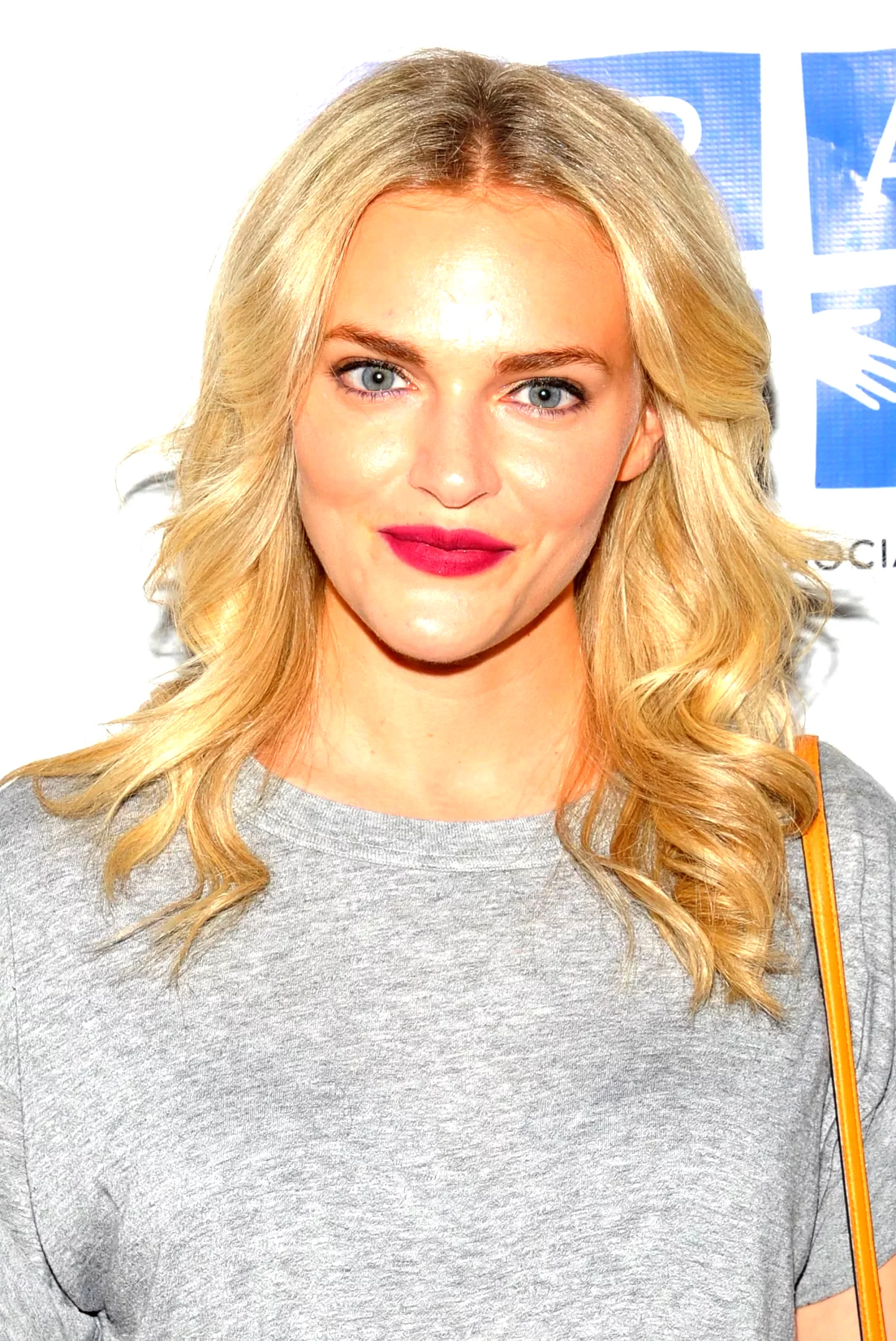  Madeline Brewer
