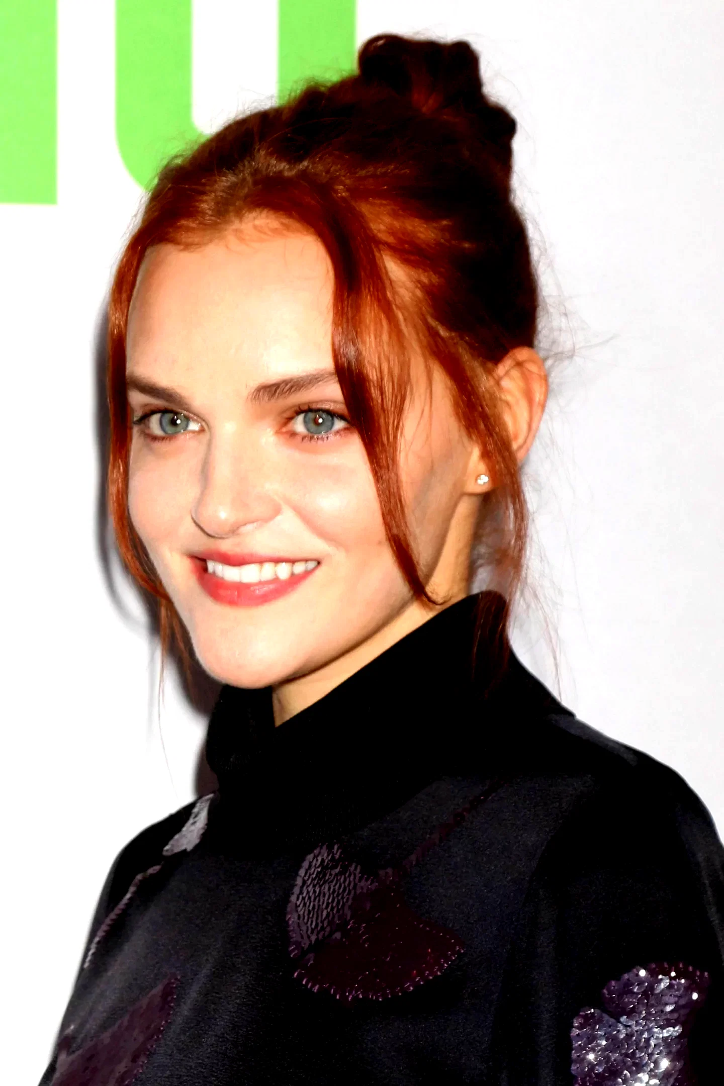  Madeline Brewer