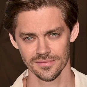 Photo star :  Tom Payne