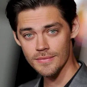 Photo star :  Tom Payne