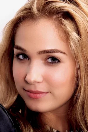 Haley Lu Richardson photo