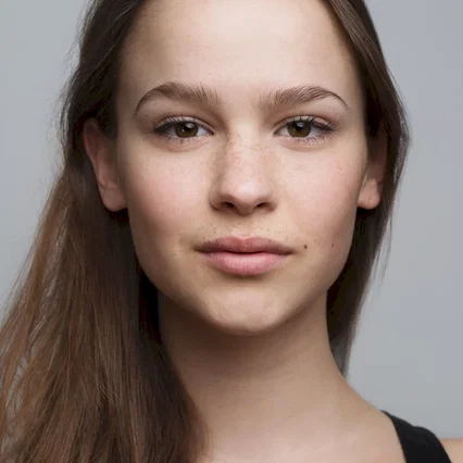  Clara Rugaard