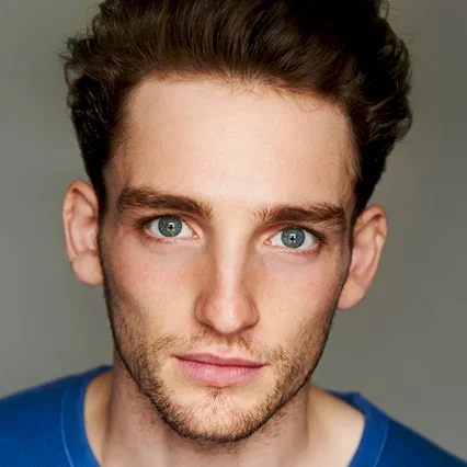  Laurie Davidson
