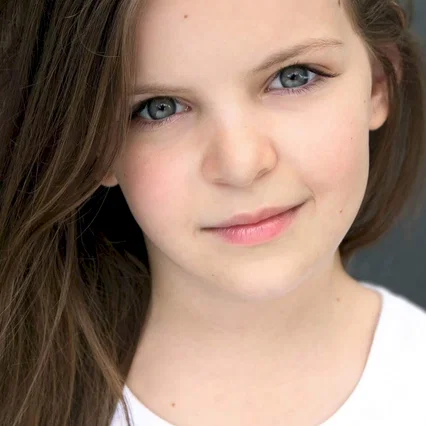  Samara Lee