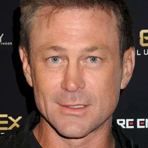 Photo star : Grant Bowler