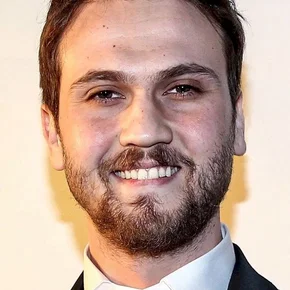 Photo star :  Aras Bulut Iynemli