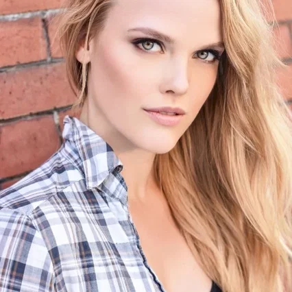 Clare Filipow