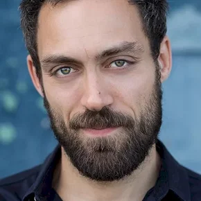 Photo star : Alex Hassell