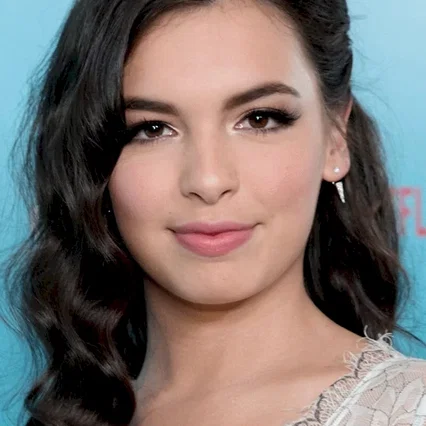  Isabella Gomez