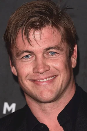  Luke Hemsworth