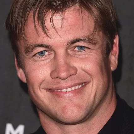  Luke Hemsworth