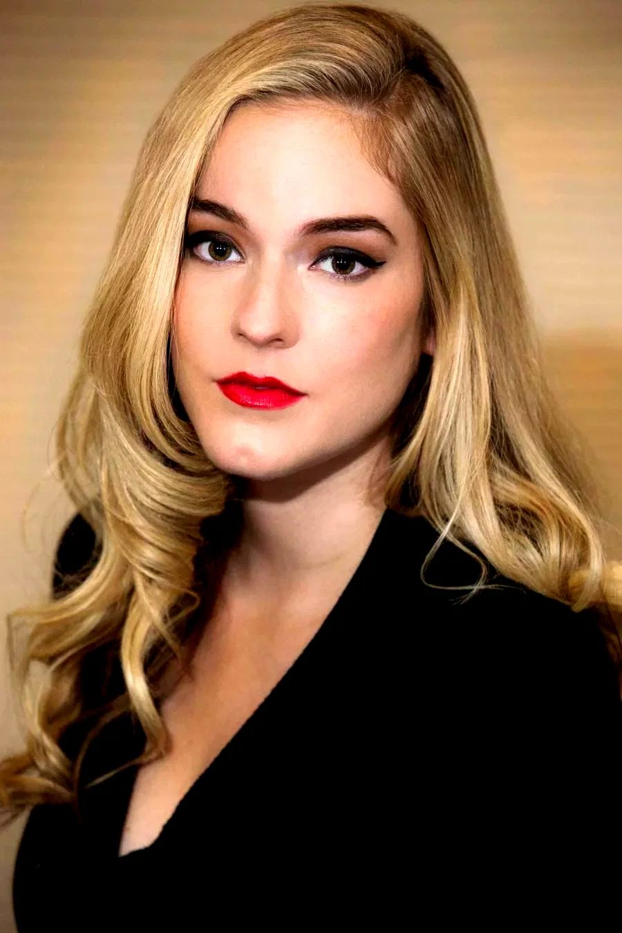  Victoria Hogan
