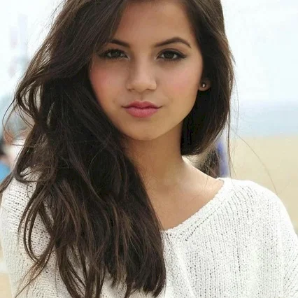  Isabela Merced