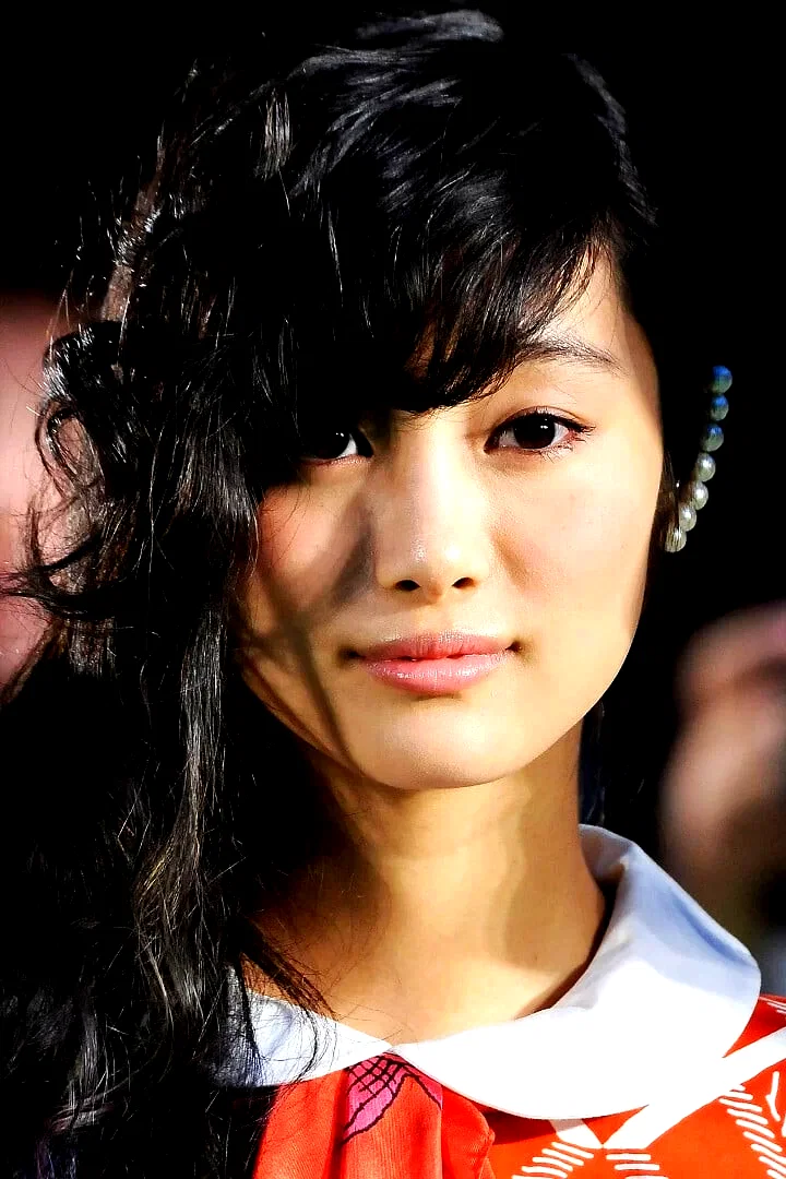  Shiori Kutsuna