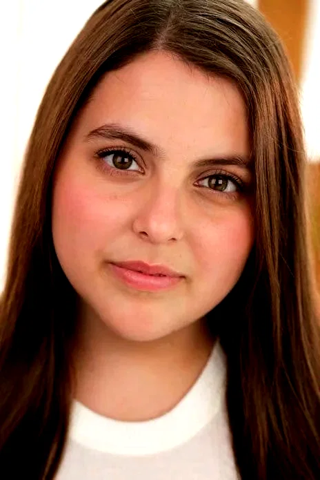  Beanie Feldstein