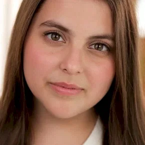 Photo star :  Beanie Feldstein