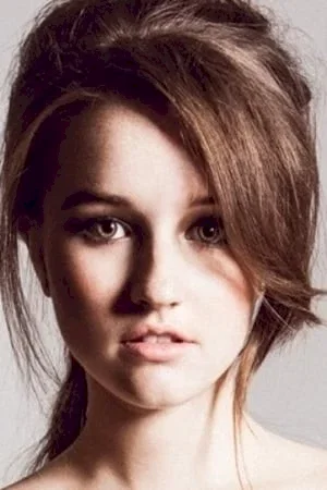 Kaitlyn Dever photo
