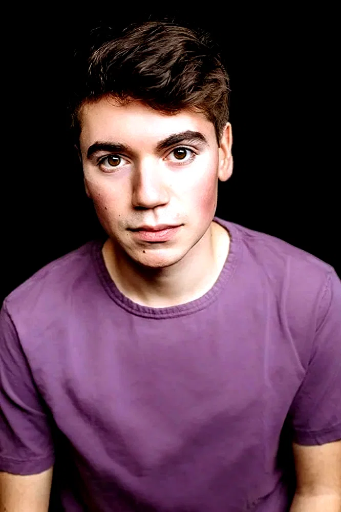  Noah Galvin