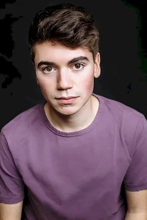  Noah Galvin photo