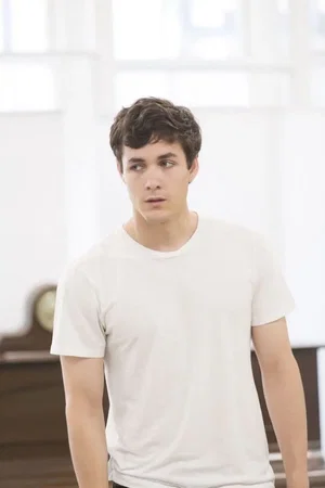  Jonah Hauer-King photo