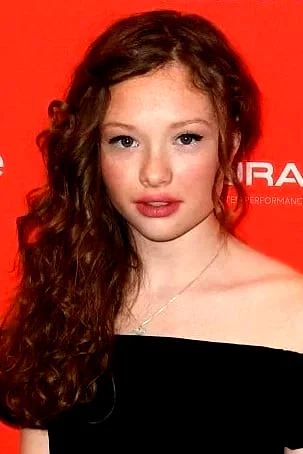  Zoe Colletti