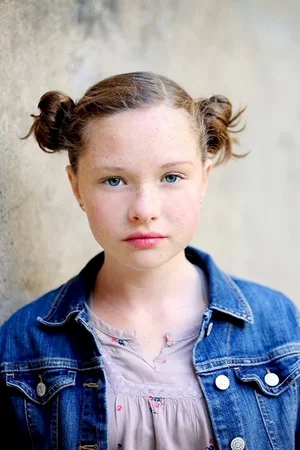  Zoe Colletti photo