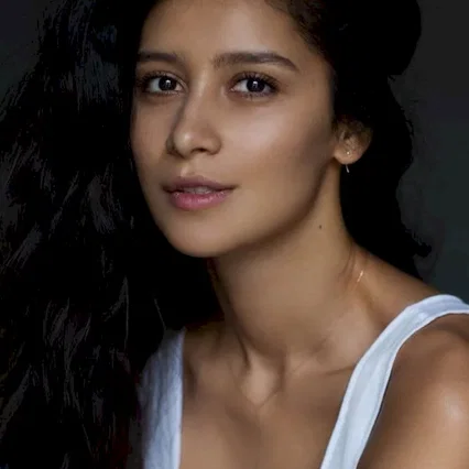  Ravshana Kurkova
