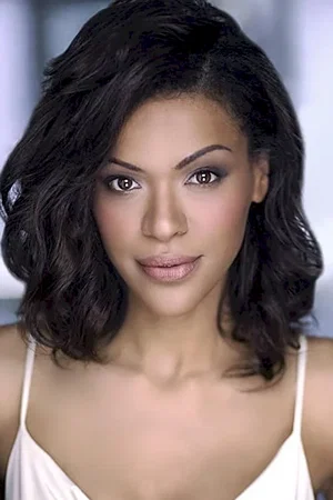  Alvina August photo