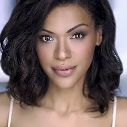  Alvina August