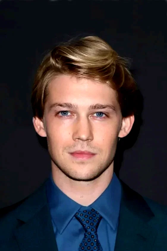Joe  Alwyn