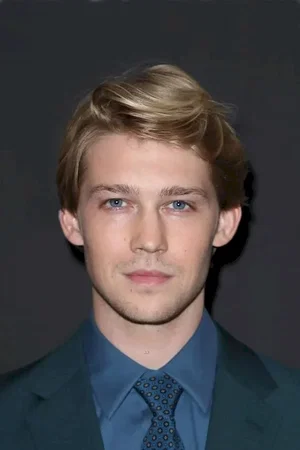 Joe  Alwyn photo