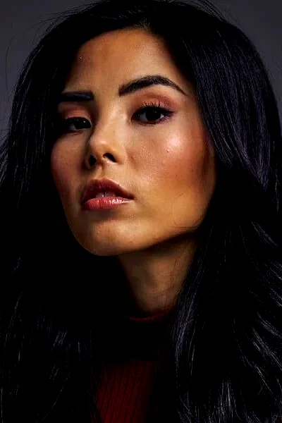  Anna Akana