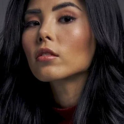  Anna Akana