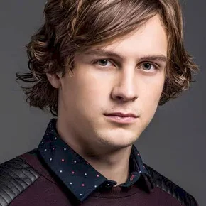 Photo star : Logan Miller