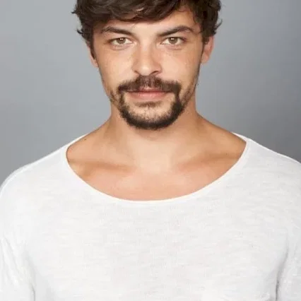  Charlie MacGechan