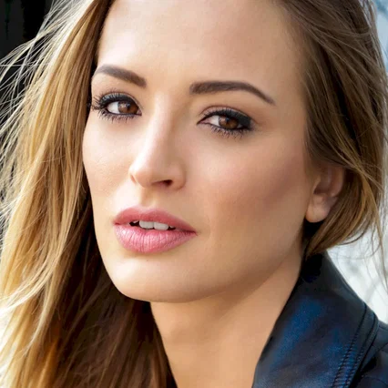  Katie Keene