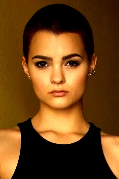  Brianna Hildebrand