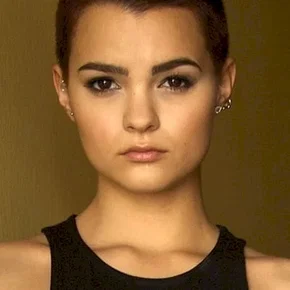 Photo star :  Brianna Hildebrand