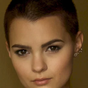 Photo star :  Brianna Hildebrand