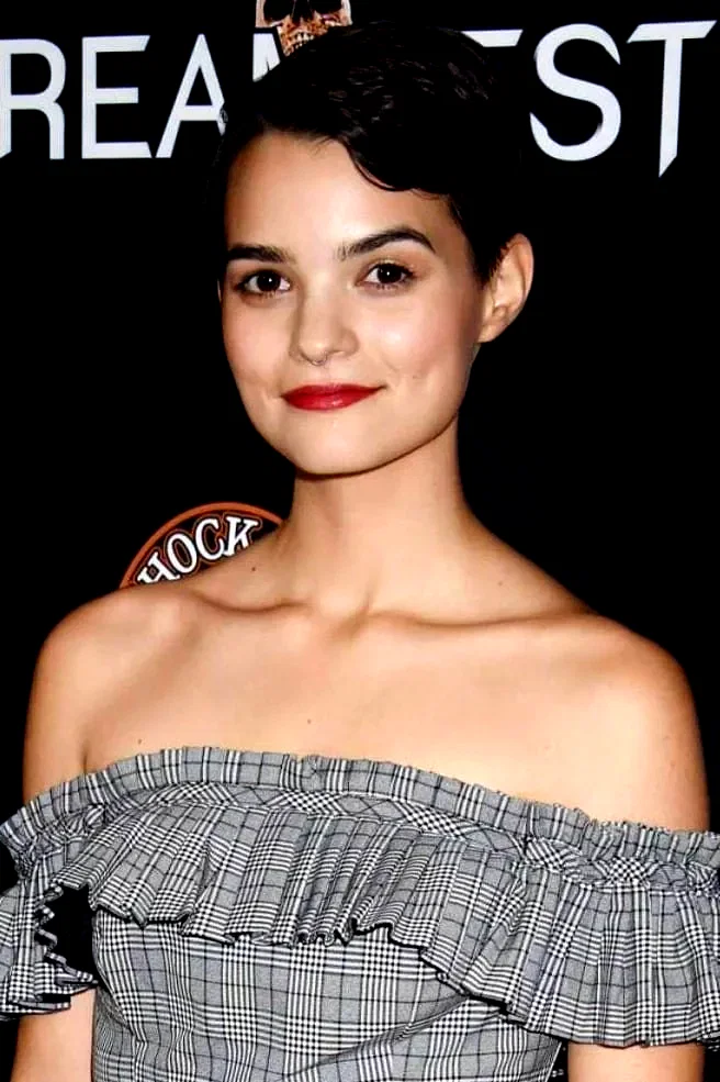  Brianna Hildebrand