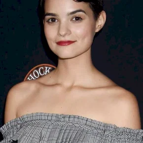 Photo star :  Brianna Hildebrand