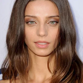 Photo star : Angela Sarafyan