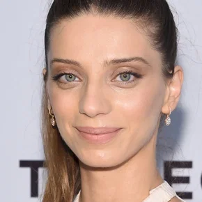 Photo star : Angela Sarafyan