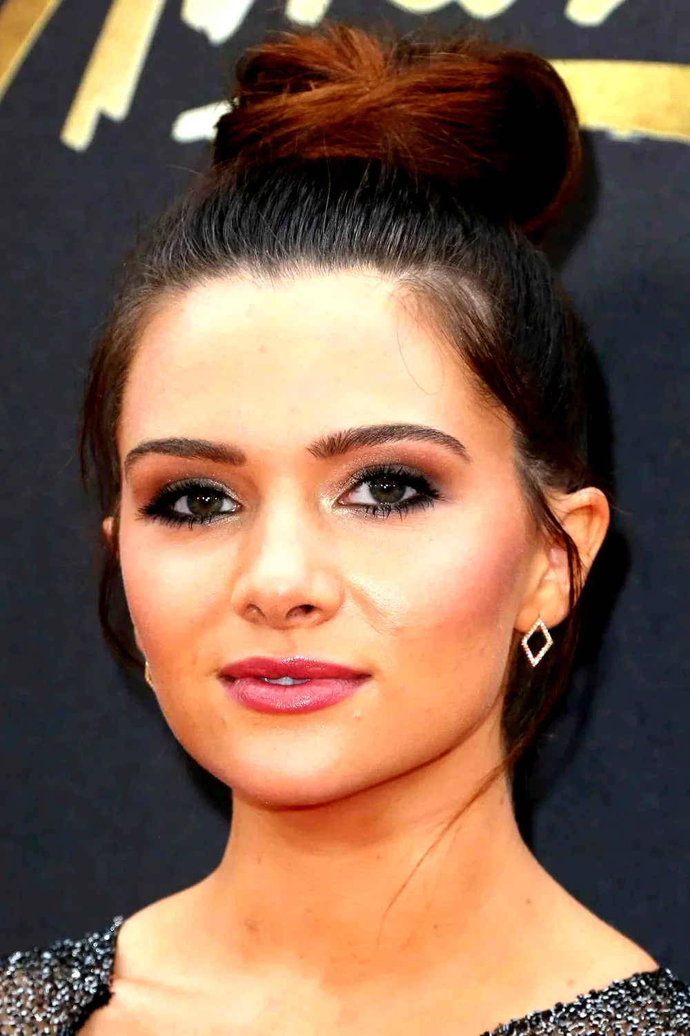  Katie Stevens